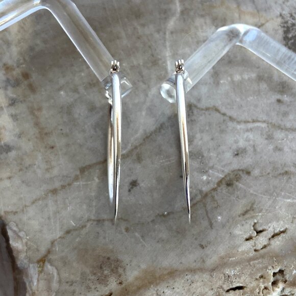 Silpada Sterling Silver 925 "Back To Basics" Hinged Clasp Oval Hoop Earrings - Picture 4 of 16